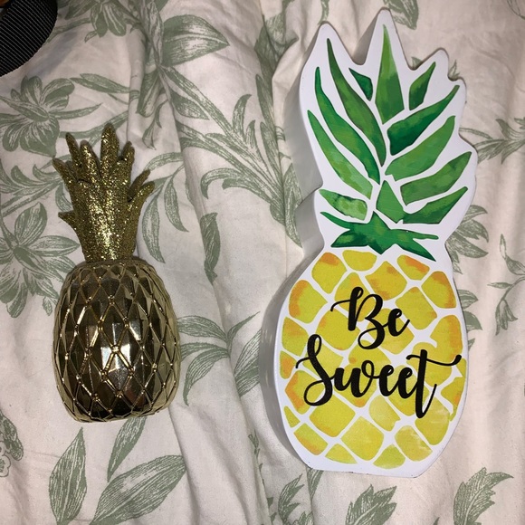 Room decor - Picture 3 of 4